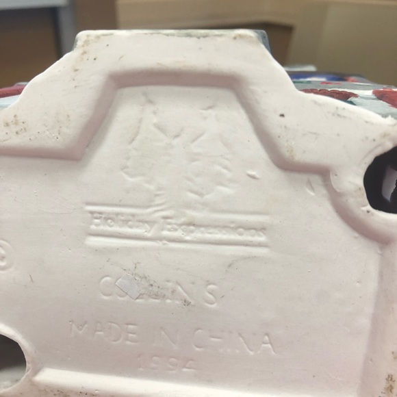 Holiday Expressions Christmas Village Hotel Porcelain Lighted Inn Building 1994 - Picture 5 of 9